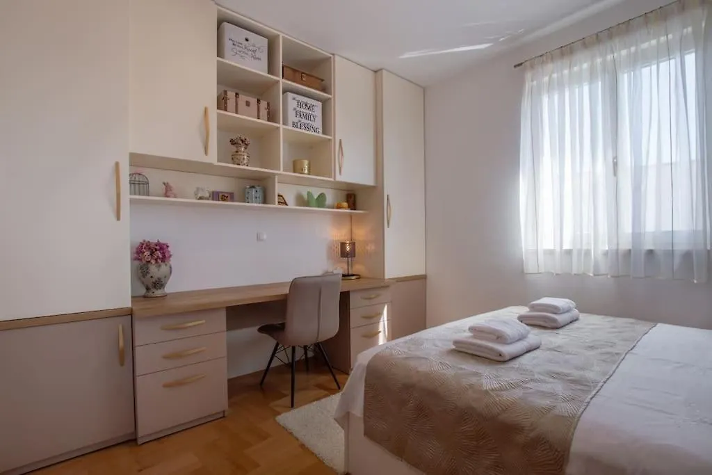 Sea View- Spacious Apartment With Shared Pool Split Croatia
