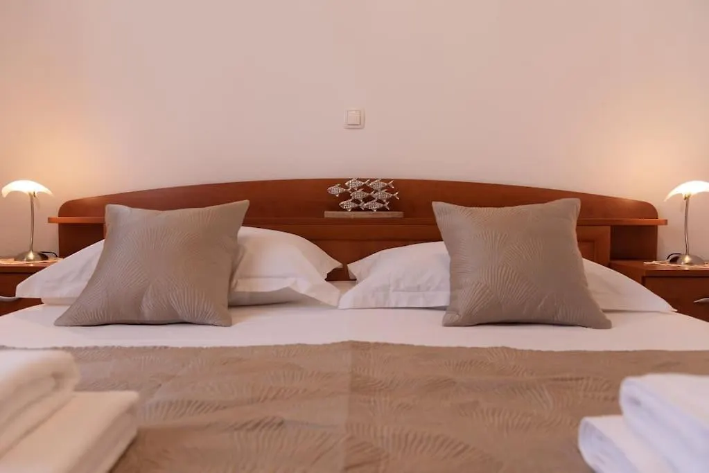Sea View- Spacious Apartment With Shared Pool Split Croatia