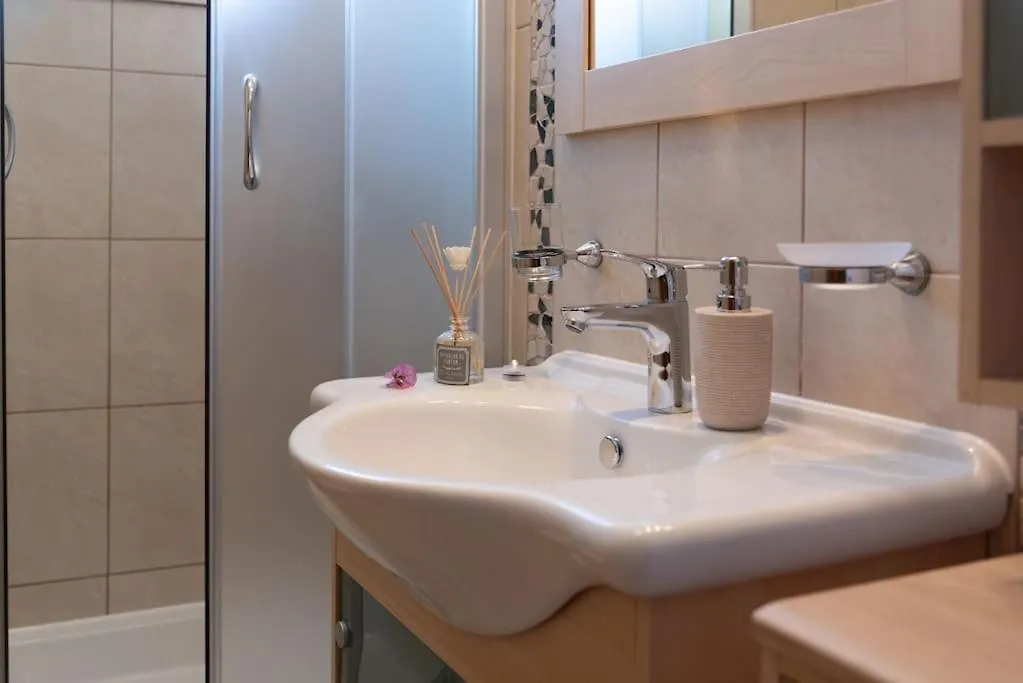Sea View- Spacious Apartment With Shared Pool Split Croatia