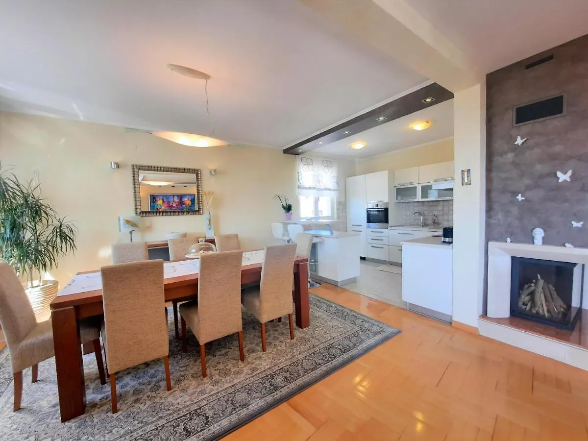 Sea View- Spacious Apartment With Shared Pool Split Croatia