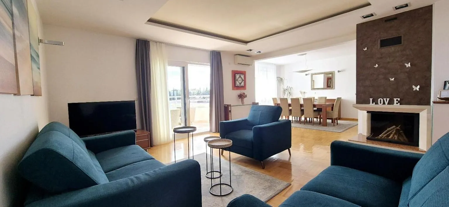 Sea View- Spacious Apartment With Shared Pool Split 0*,  Croatia