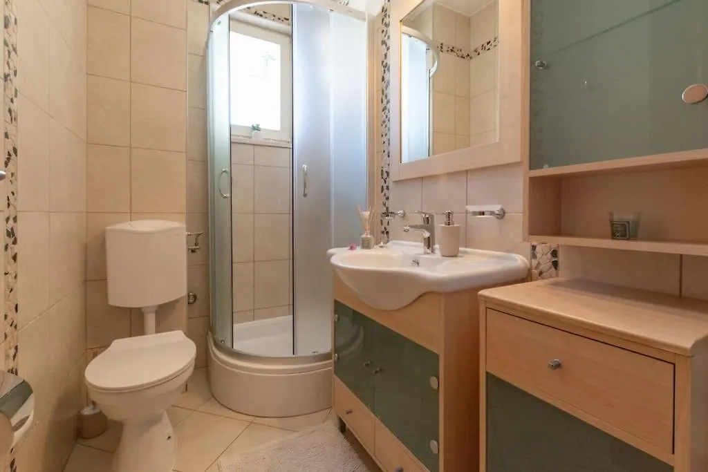 Sea View- Spacious Apartment With Shared Pool Spalato