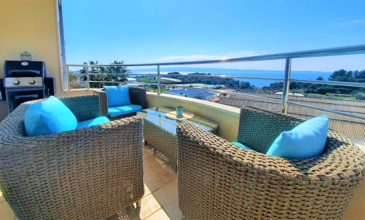 Sea View- Spacious Apartment With Shared Pool Spalato